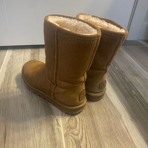 Bearpaw boots size 9 women’s